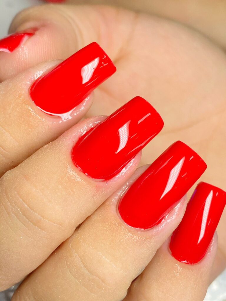 Unhas com esmaltação em gel.