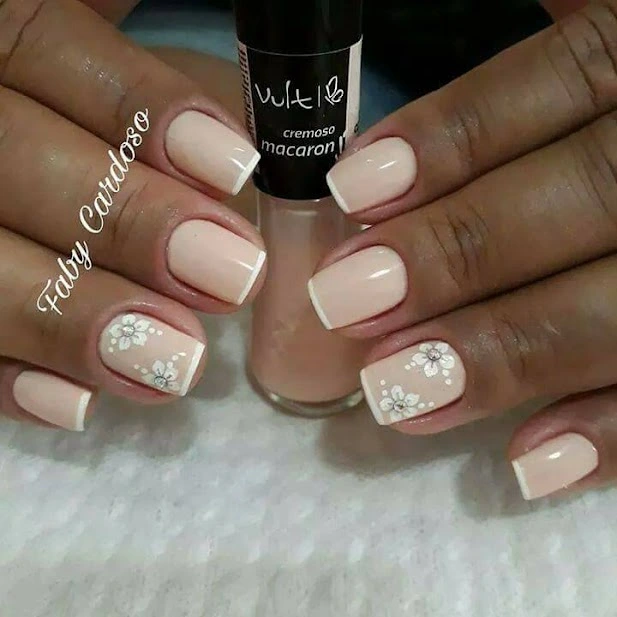 unhas feitas por manicure profissional